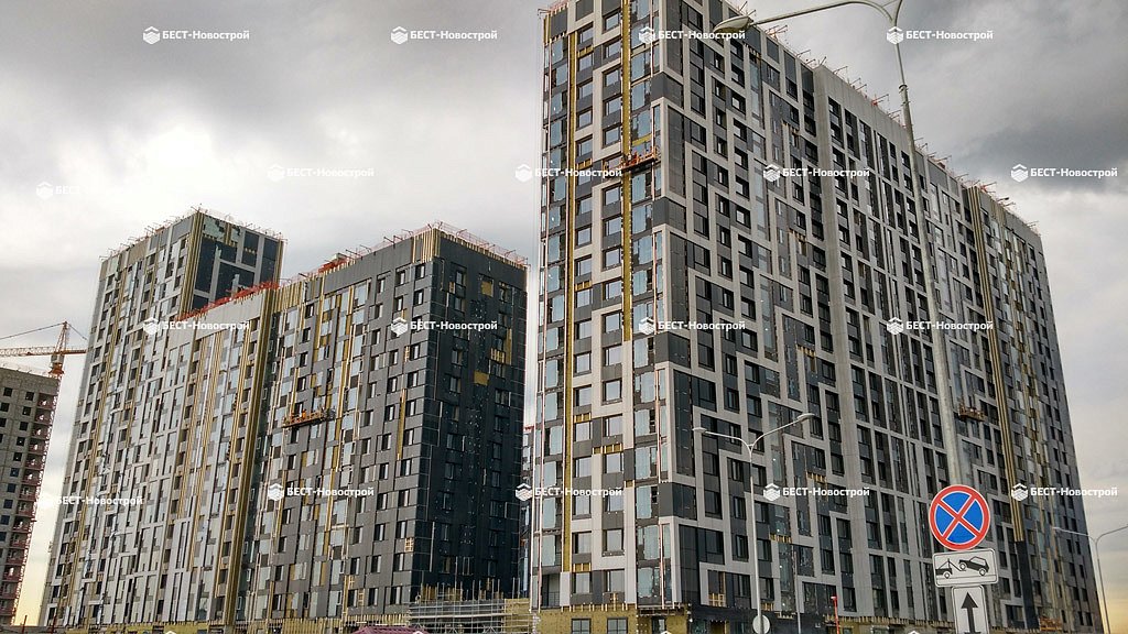 ЖК «Город на реке Тушино-2018»/Ход строительства, июль 2017 г./Квартал-1 Вид от шоссе из центра