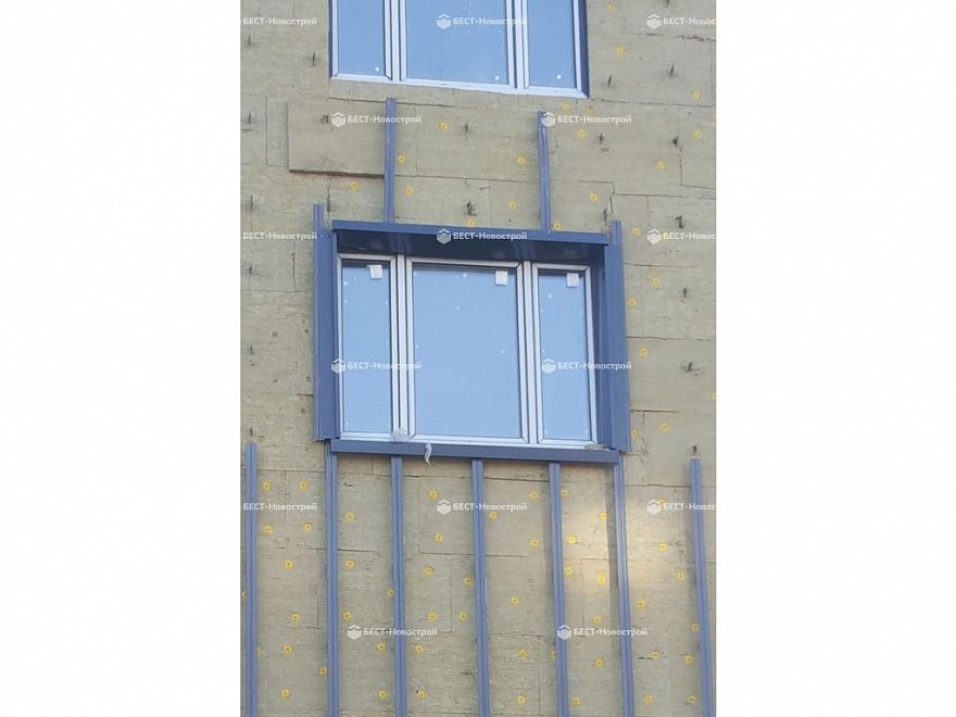 ЖК «Парк Легенд» / Ход строительства / Утепленный фасад с окном
